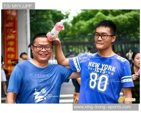 世界足球巨星父亲节温情瞬间 父爱如山陪伴球场传奇成长 世界足球巨星父亲节温情瞬间 父爱如山陪伴球场传奇成长