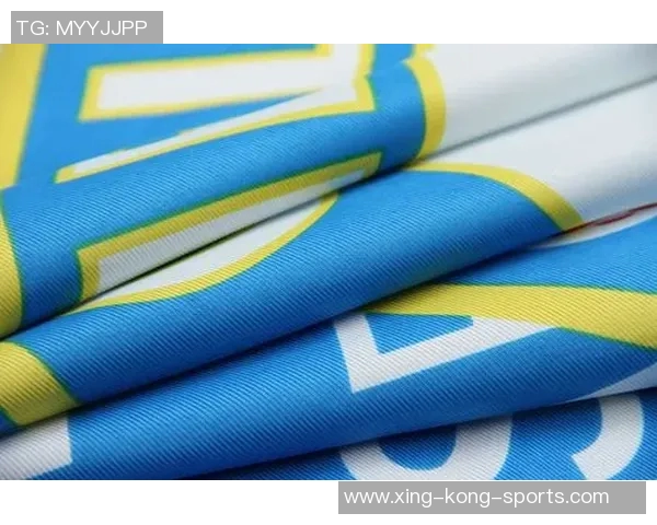 卡德西利奥亲笔签名足球纪念品引发球迷热烈追捧及收藏热潮